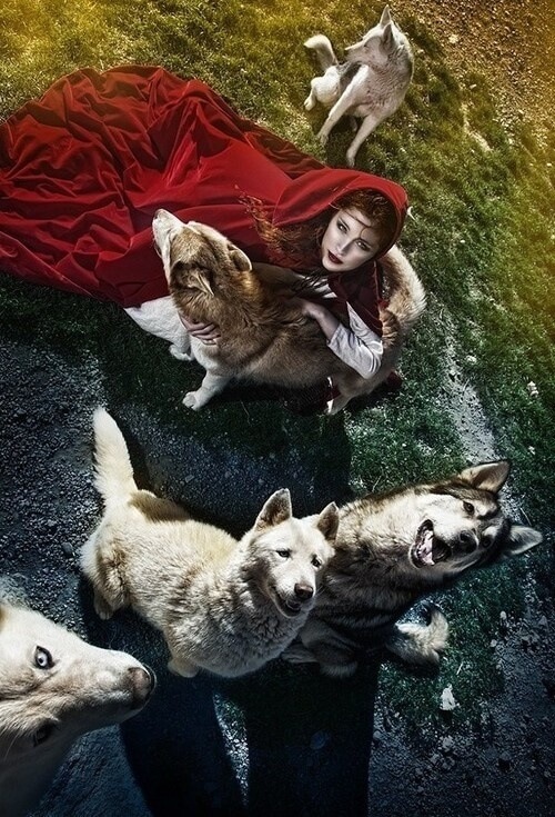 "Red Riding Hood" photography by Rebeca Saray